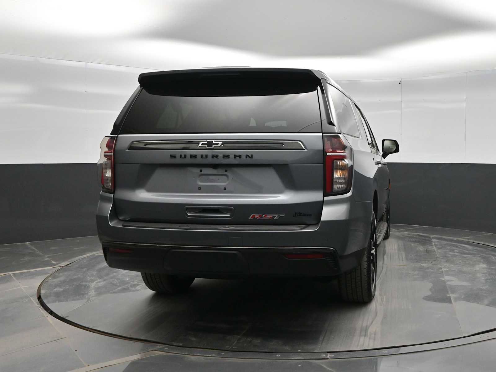 Used 2022 Chevrolet Suburban RST w/ Luxury Package AWD/4WD image 6