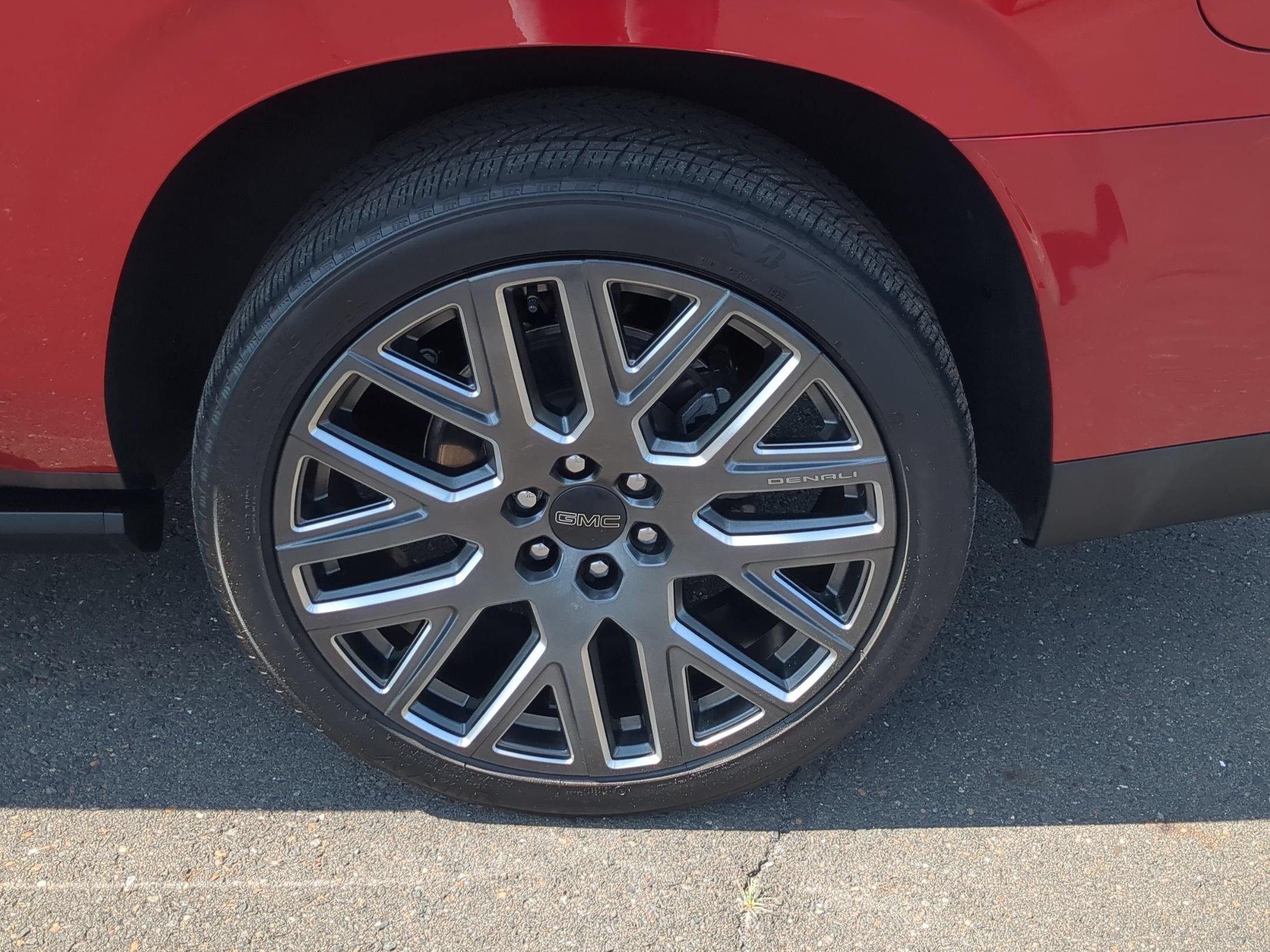 Certified 2025 GMC Yukon XL Denali Ultimate AWD/4WD image 32