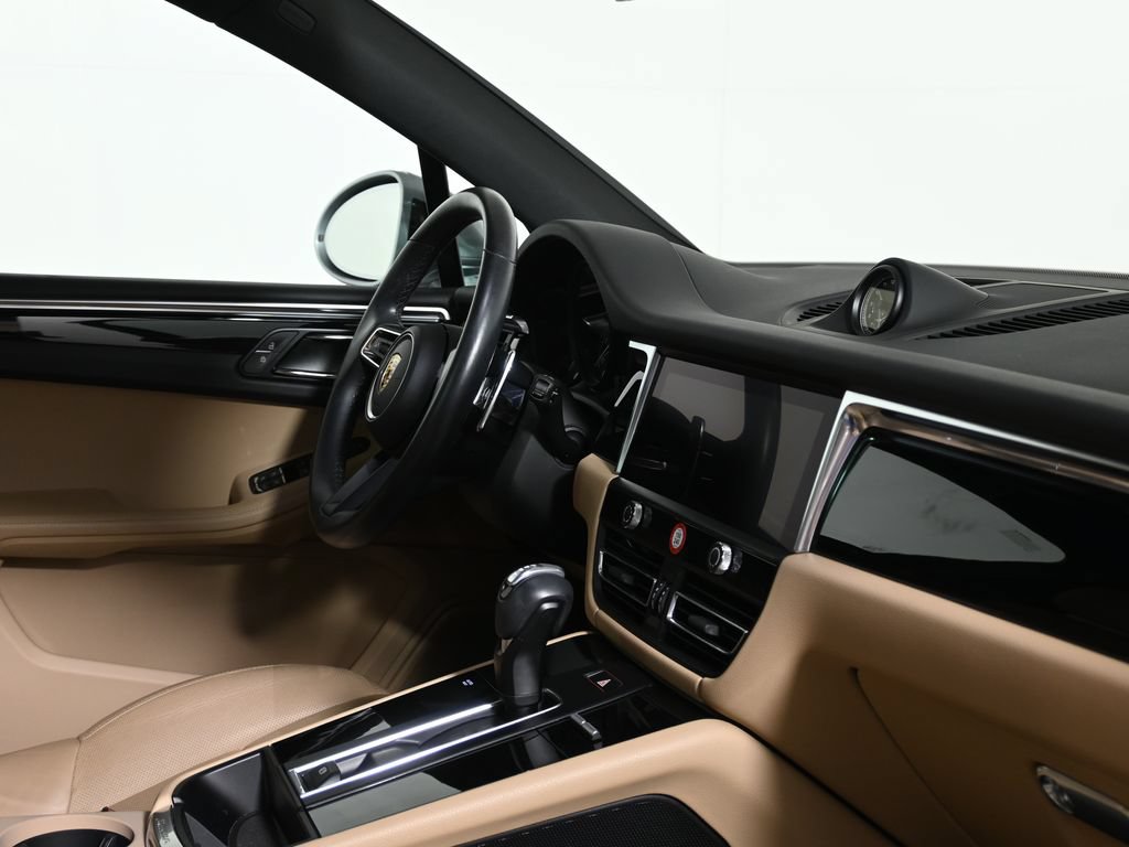 Used 2024 Porsche Macan AWD/4WD image 39