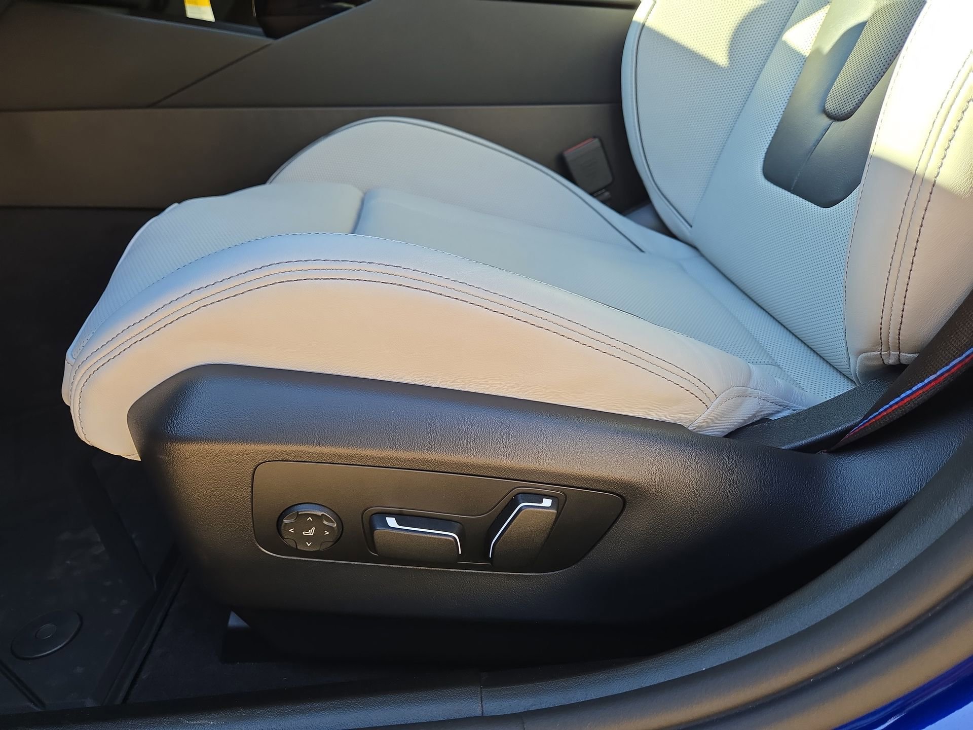 Used 2026 BMW M5 w/ Carbon Package image 17