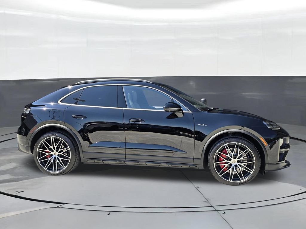 Certified 2025 Porsche Macan Turbo Electric AWD/4WD image 7