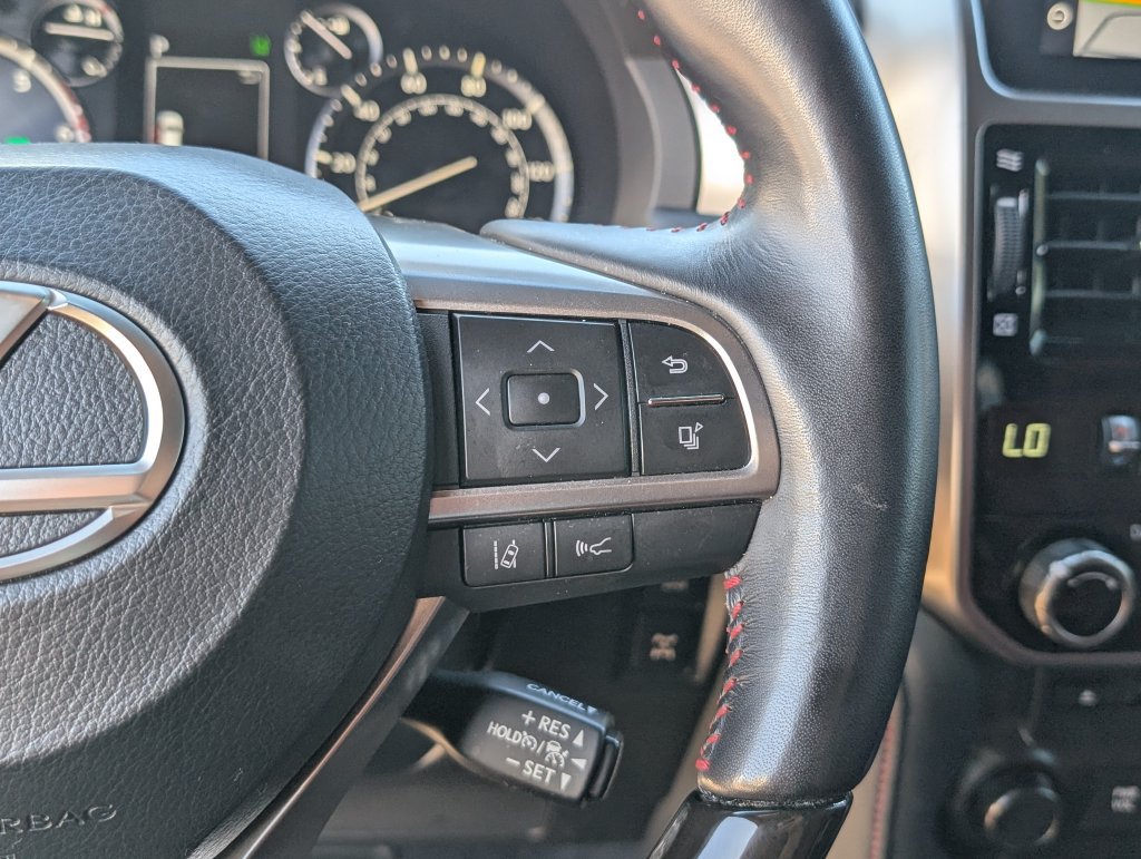 Used 2023 Lexus GX 460 Premium w/ Accessory Package AWD/4WD image 26