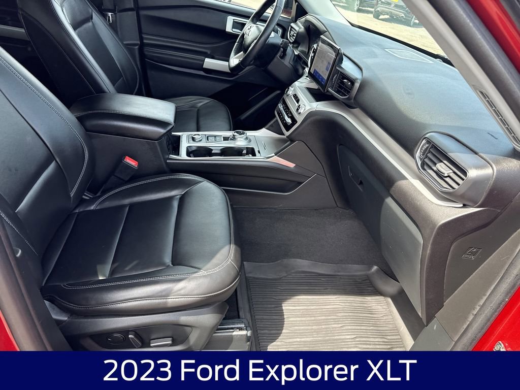 Used 2023 Ford Explorer XLT w/ Equipment Group 202A AWD/4WD image 13