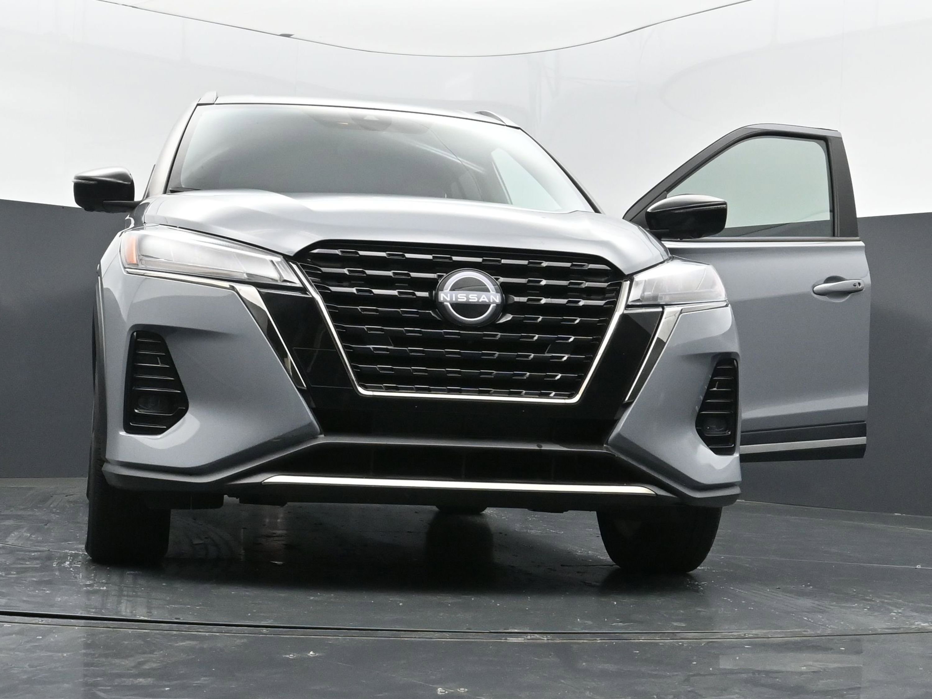 Used 2023 Nissan Kicks SR w/ SR Premium Package image 42