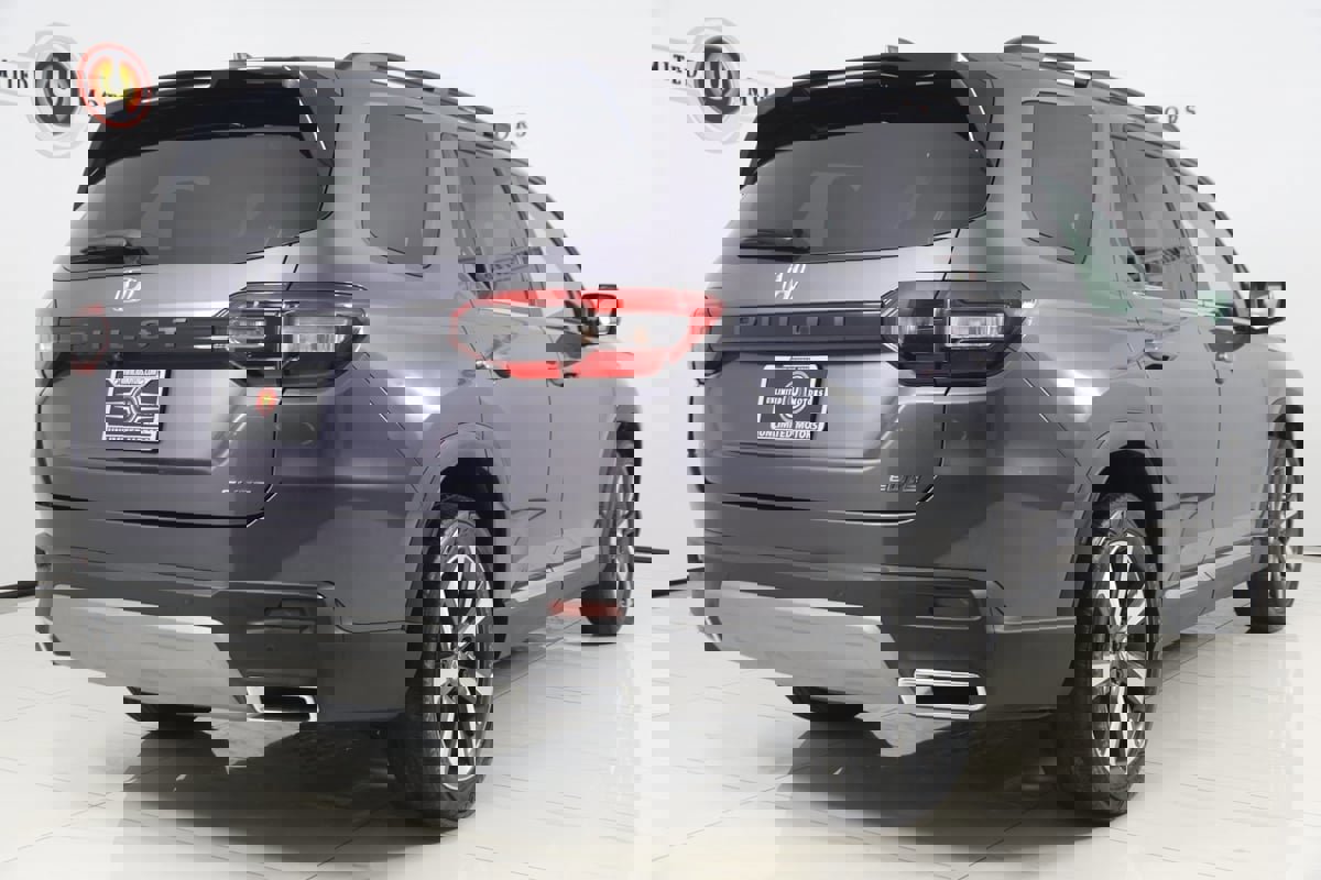 Used 2023 Honda Pilot Elite image 3