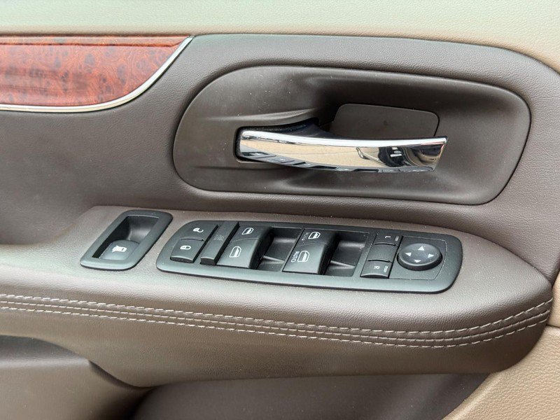 Used 2014 Chrysler Town & Country Touring-L w/ Driver Convenience Group FWD image 24