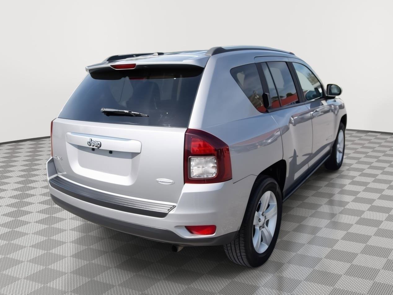 Used 2016 Jeep Compass Latitude AWD/4WD image 5