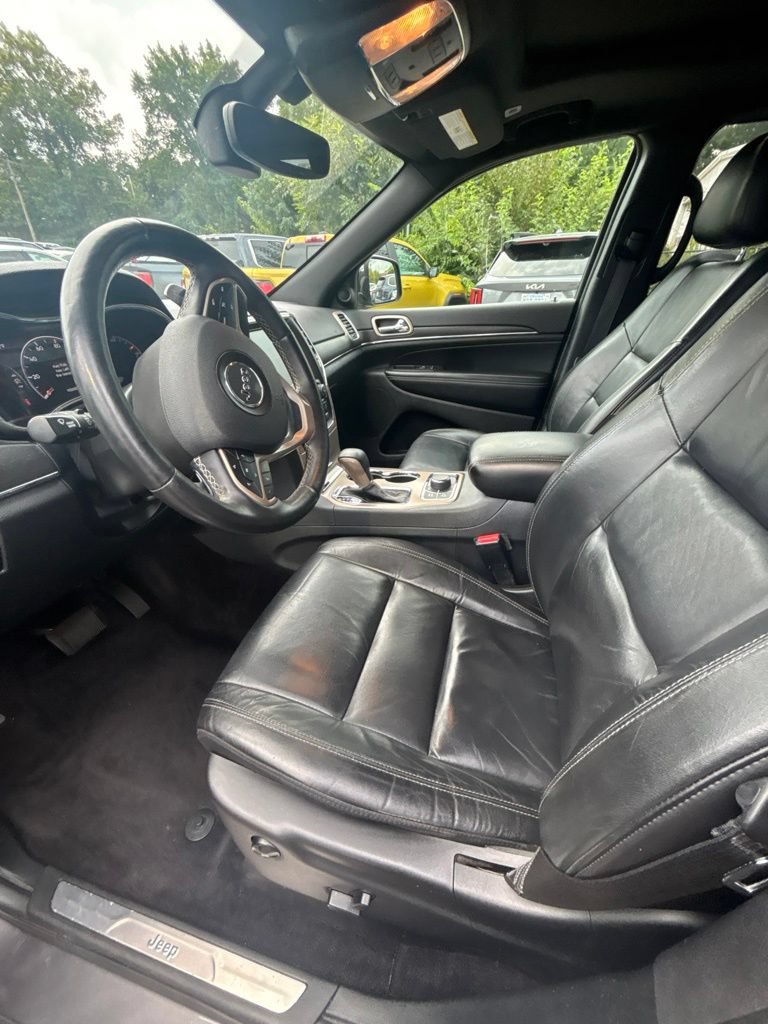 Used 2017 Jeep Grand Cherokee Limited AWD/4WD image 12