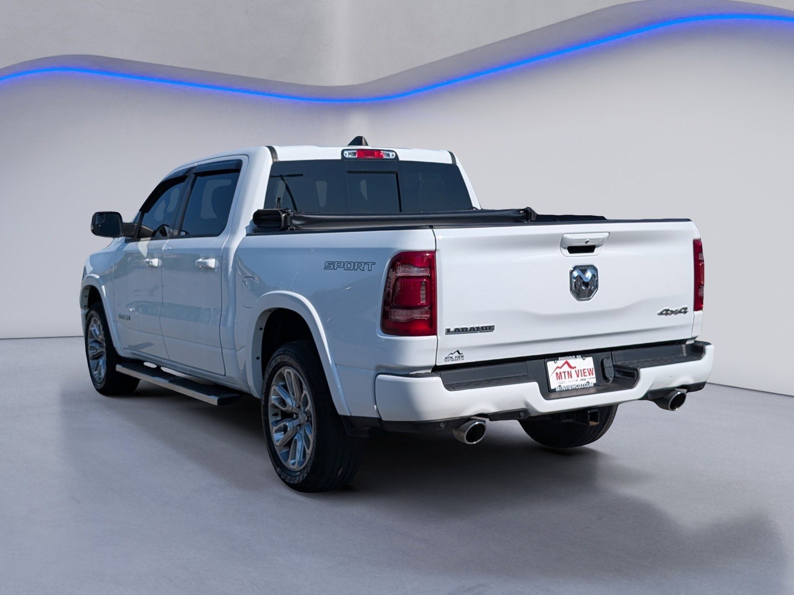 Used 2022 RAM 1500 Laramie w/ Sport Appearance Package image 7