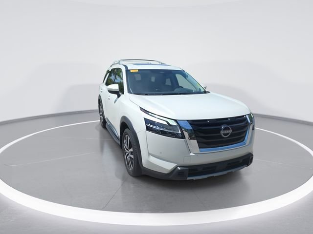 Used 2023 Nissan Pathfinder Platinum AWD/4WD image 3