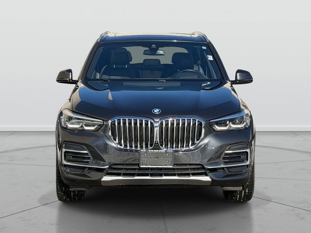 Used 2022 BMW X5 xDrive45e image 2