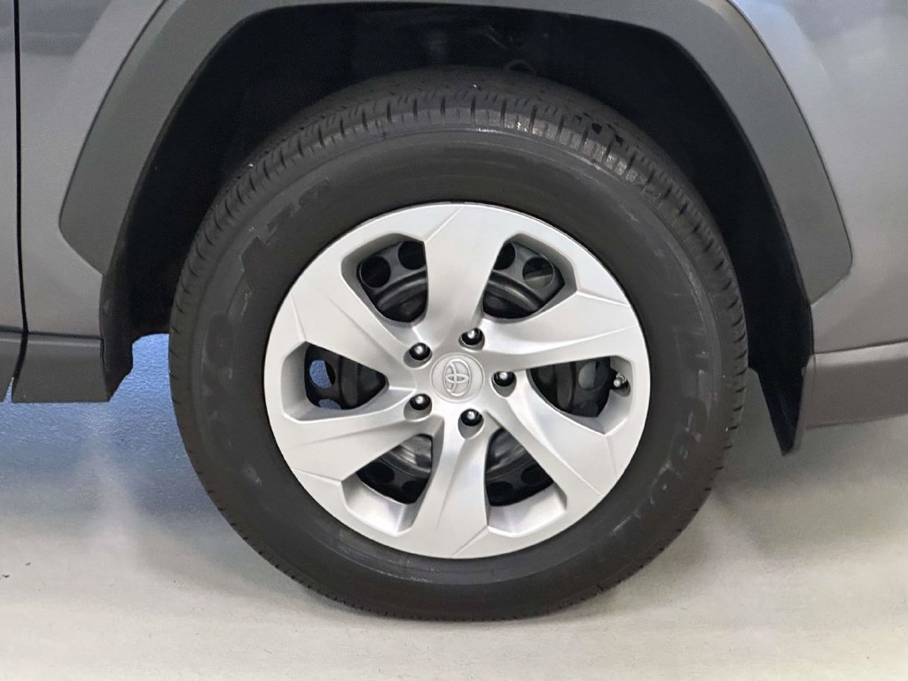 Used 2023 Toyota RAV4 LE AWD/4WD image 8