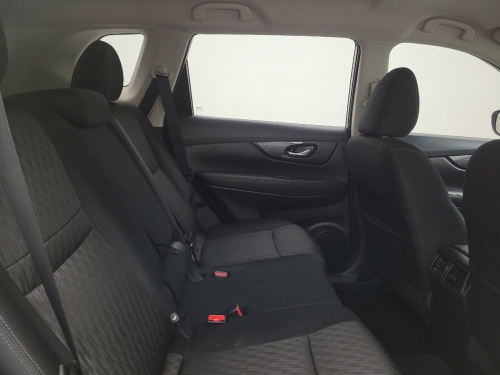 Used 2018 Nissan Rogue S image 19