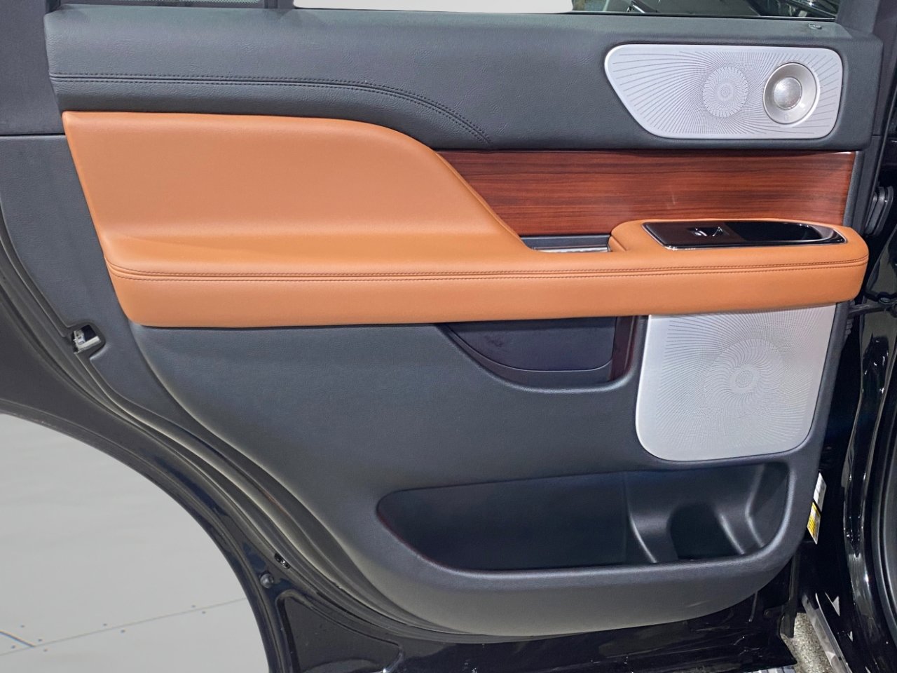 Used 2021 Lincoln Navigator Reserve image 4