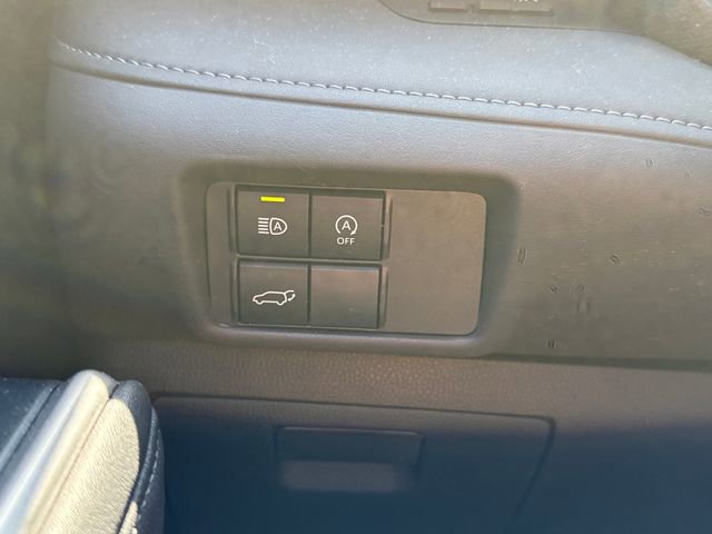 Used 2024 Toyota Highlander LE AWD/4WD image 31