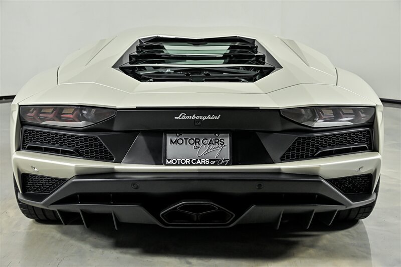 Used 2017 Lamborghini Aventador S AWD/4WD image 8