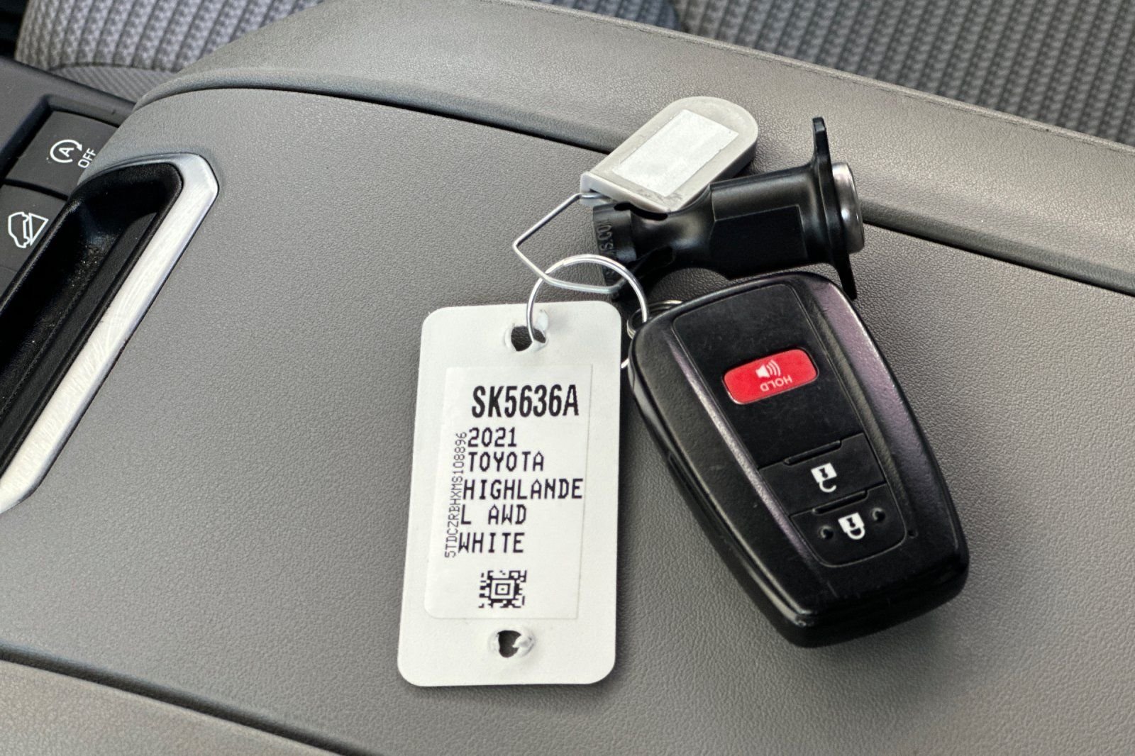 Used 2021 Toyota Highlander L AWD/4WD image 33