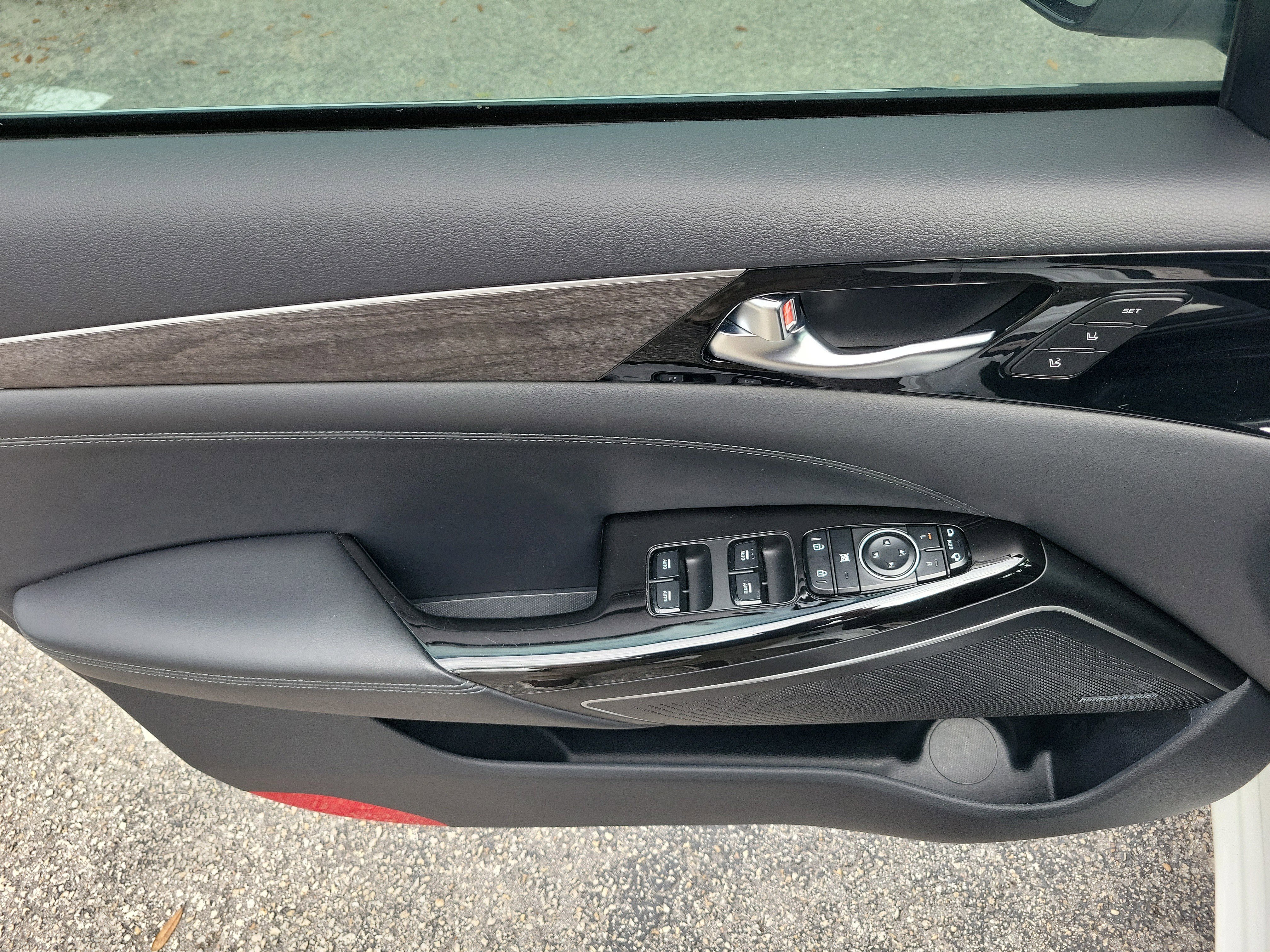 Certified 2020 Kia Cadenza Limited image 19