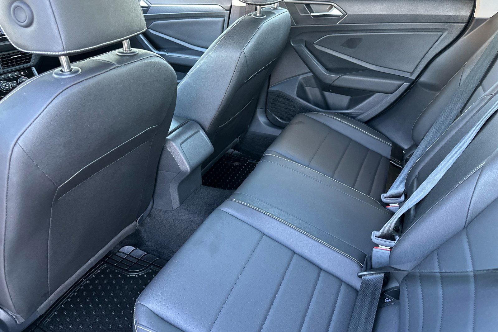 Used 2024 Volkswagen Jetta SE image 13