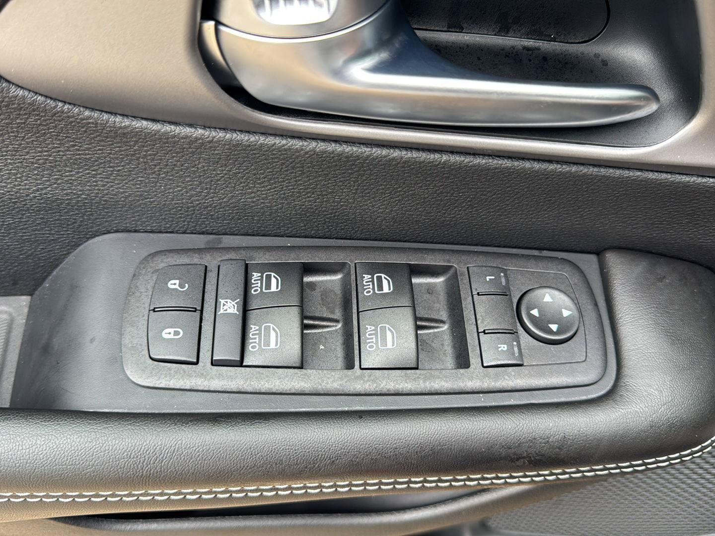 New 2027 Chrysler Pacifica Select FWD image 16