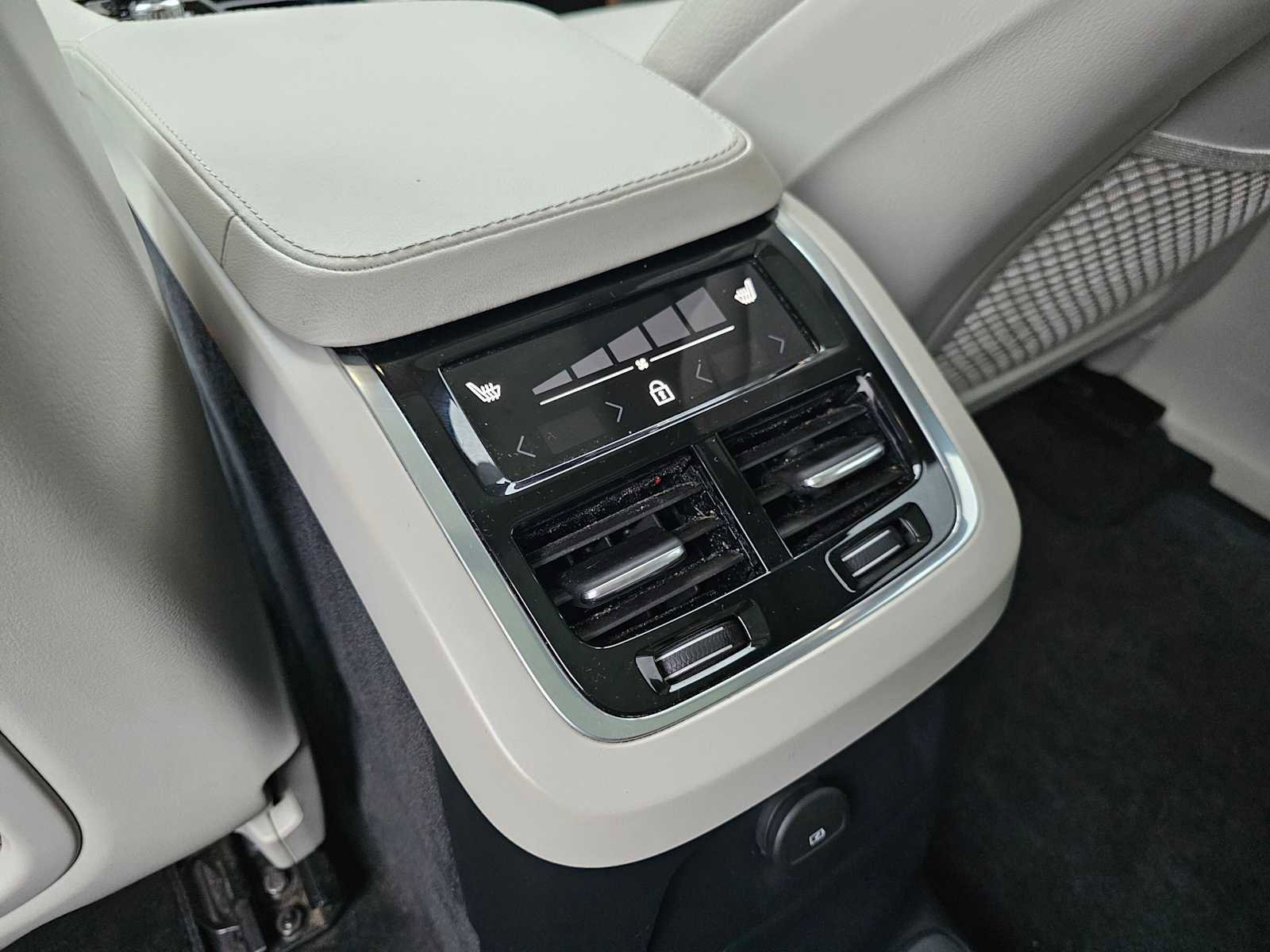 Certified 2023 Volvo XC90 T8 Plus image 21