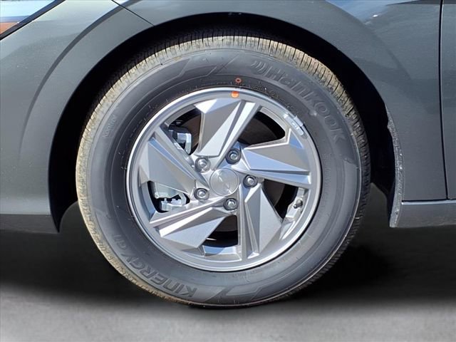 New 2025 Hyundai Elantra SE image 12