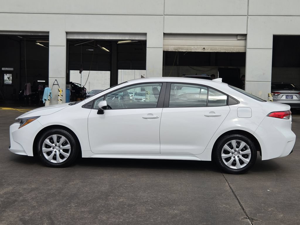 Used 2026 Toyota Corolla LE FWD image 6