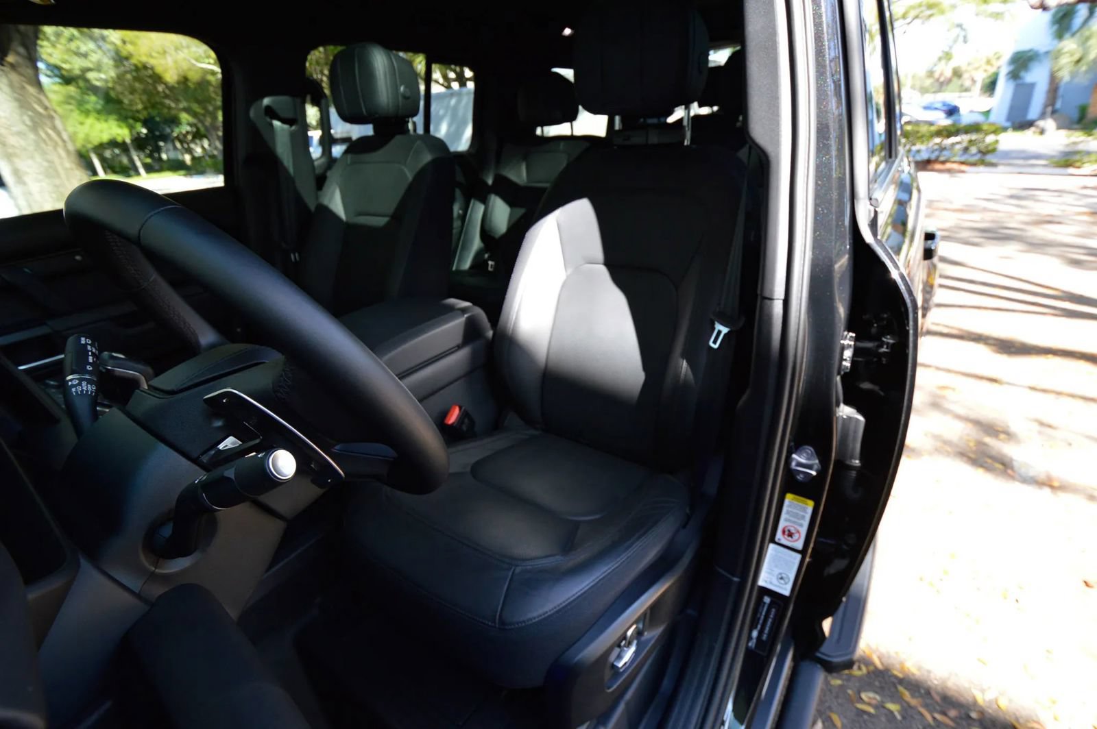 Used 2025 Land Rover Defender 130 V8 AWD/4WD image 54