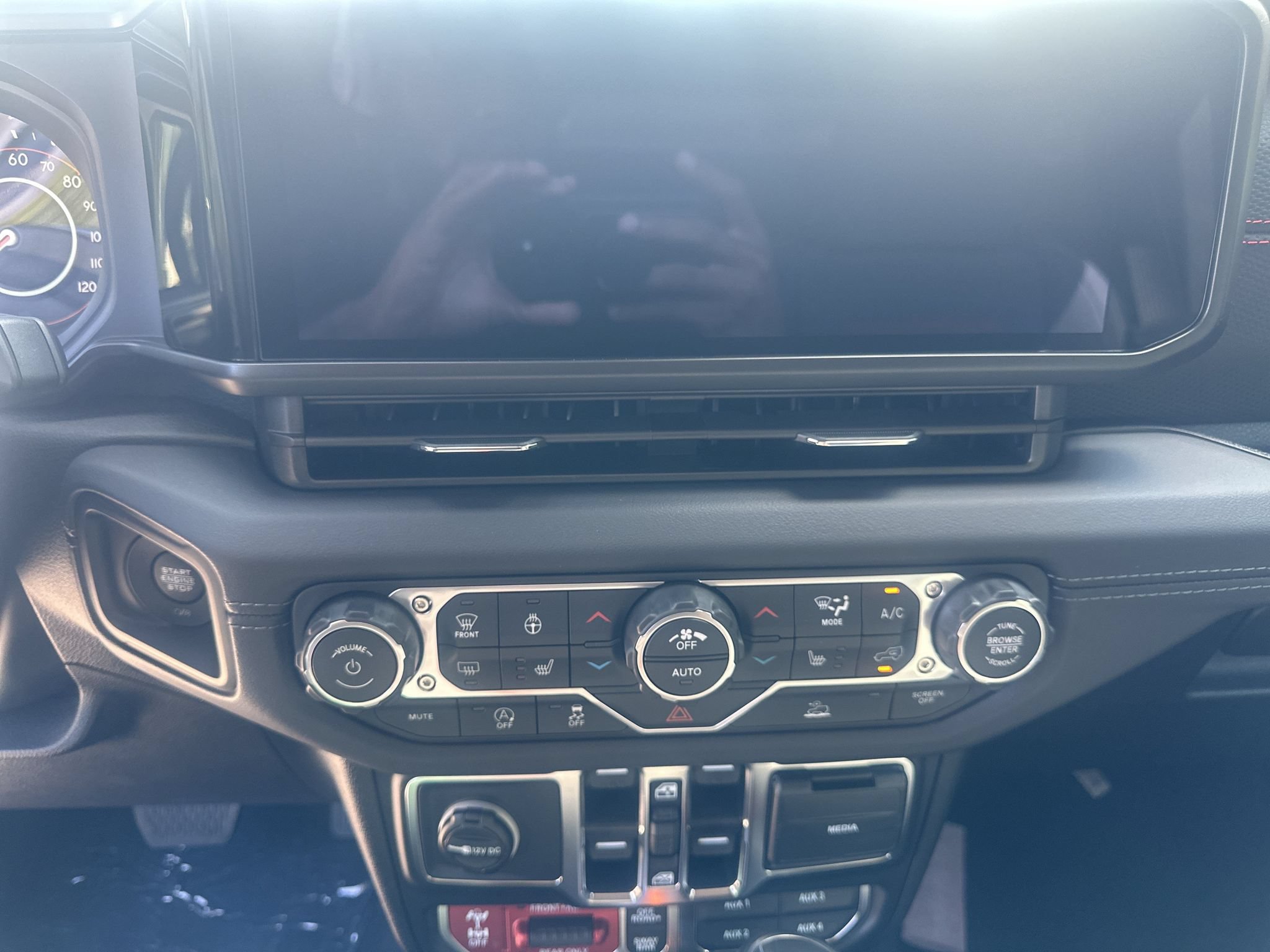 New 2027 Jeep Wrangler Unlimited Rubicon AWD/4WD image 28