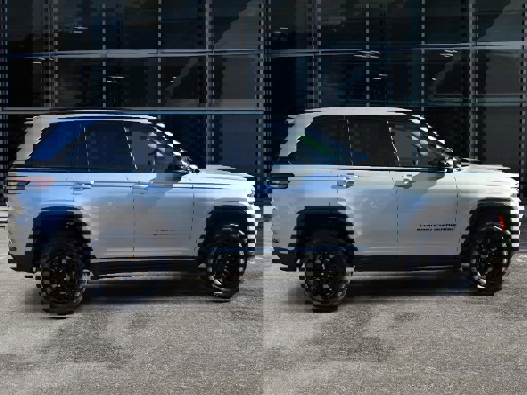 New 2025 Jeep Grand Cherokee Altitude image 6