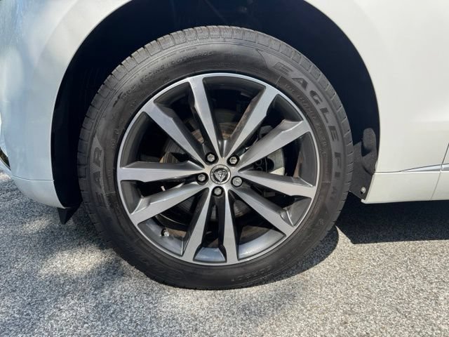 Certified 2025 Jaguar F-PACE R-Dynamic S AWD/4WD image 2