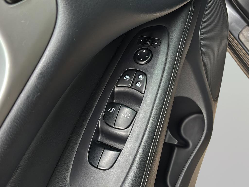 Used 2017 Nissan Pathfinder Platinum w/ Family Entertainment Package image 12