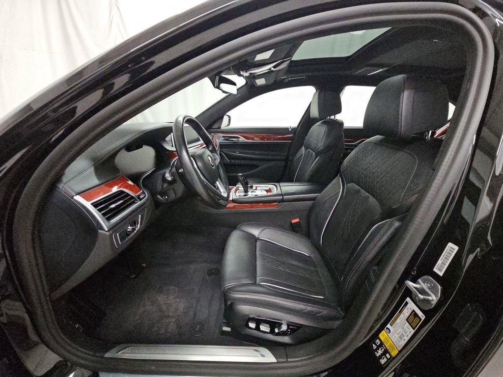 Used 2022 BMW ALPINA B7 xDrive ALPINA B7 xDrive w/ Luxury Rear Seating Package image 4