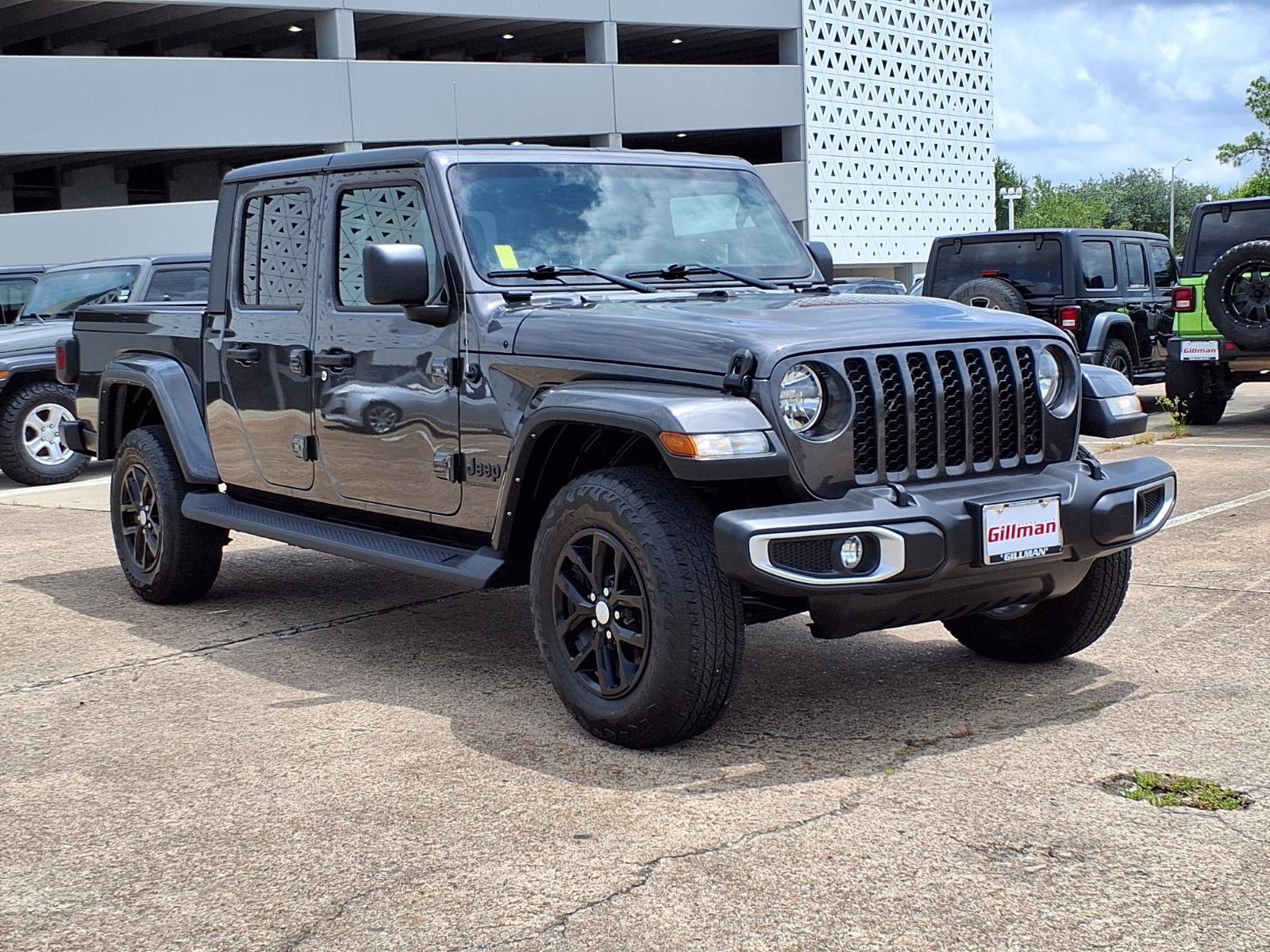 Used 2023 Jeep Gladiator Sport AWD/4WD image 2