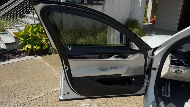 Used 2019 BMW 750i w/ Autobahn Package RWD image 11
