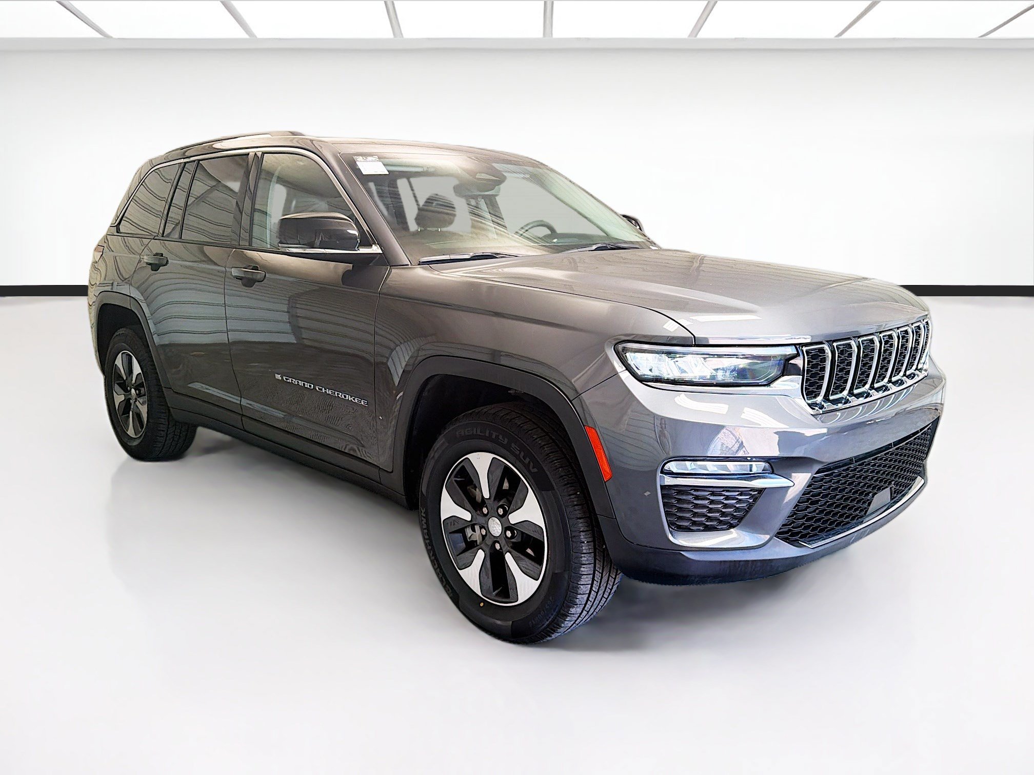 Used 2024 Jeep Grand Cherokee Limited 4xe AWD/4WD image 3
