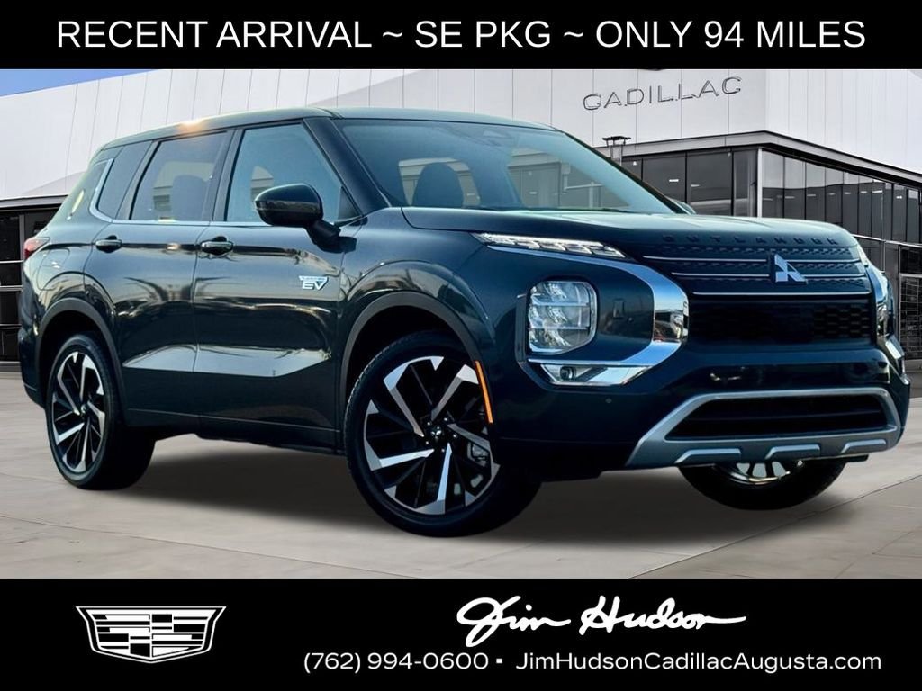 Used 2025 Mitsubishi Outlander SE image 1