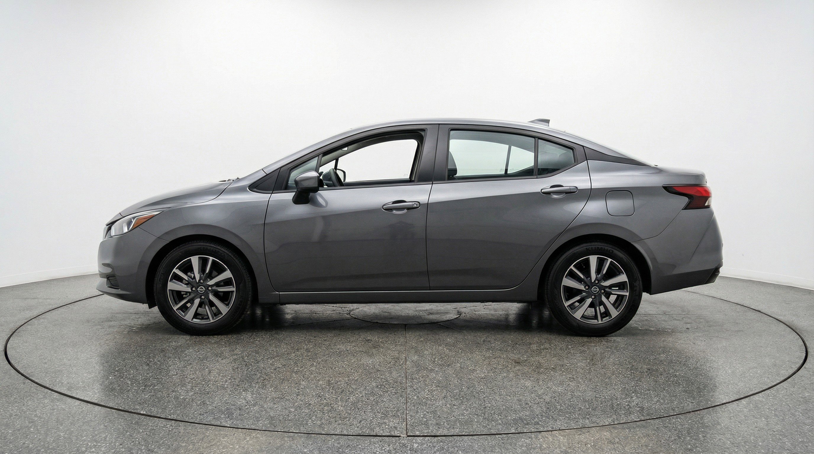 Used 2025 Nissan Versa SV FWD image 5