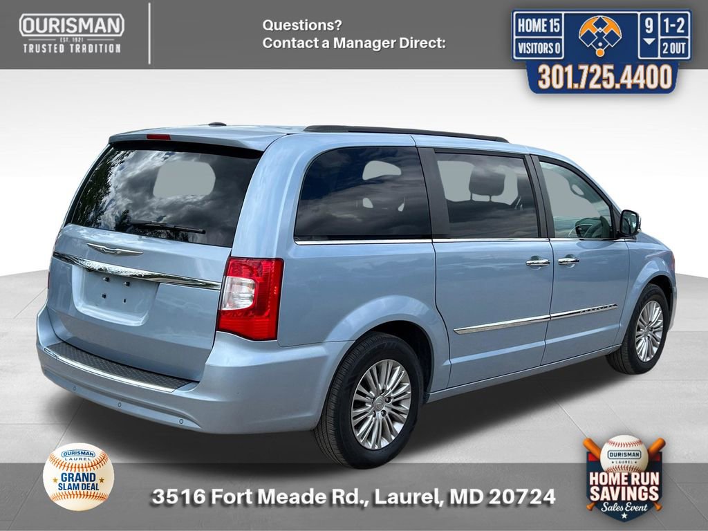 Used 2016 Chrysler Town & Country Touring-L FWD image 3