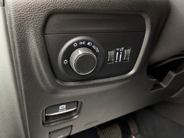 Used 2023 Jeep Grand Cherokee L Laredo w/ Luxury Tech Group I image 32