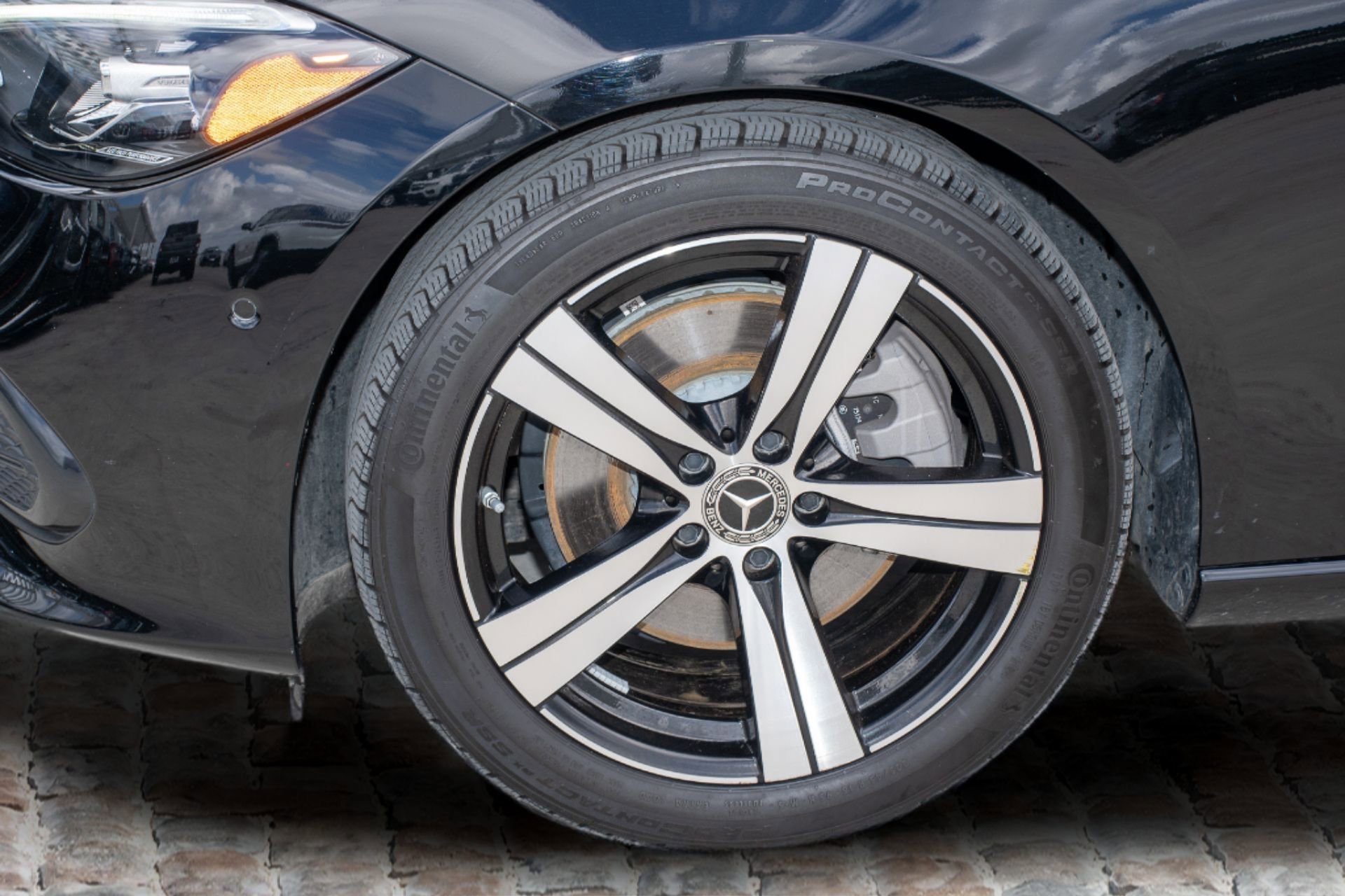 Used 2025 Mercedes-Benz C 300 4MATIC Sedan image 38