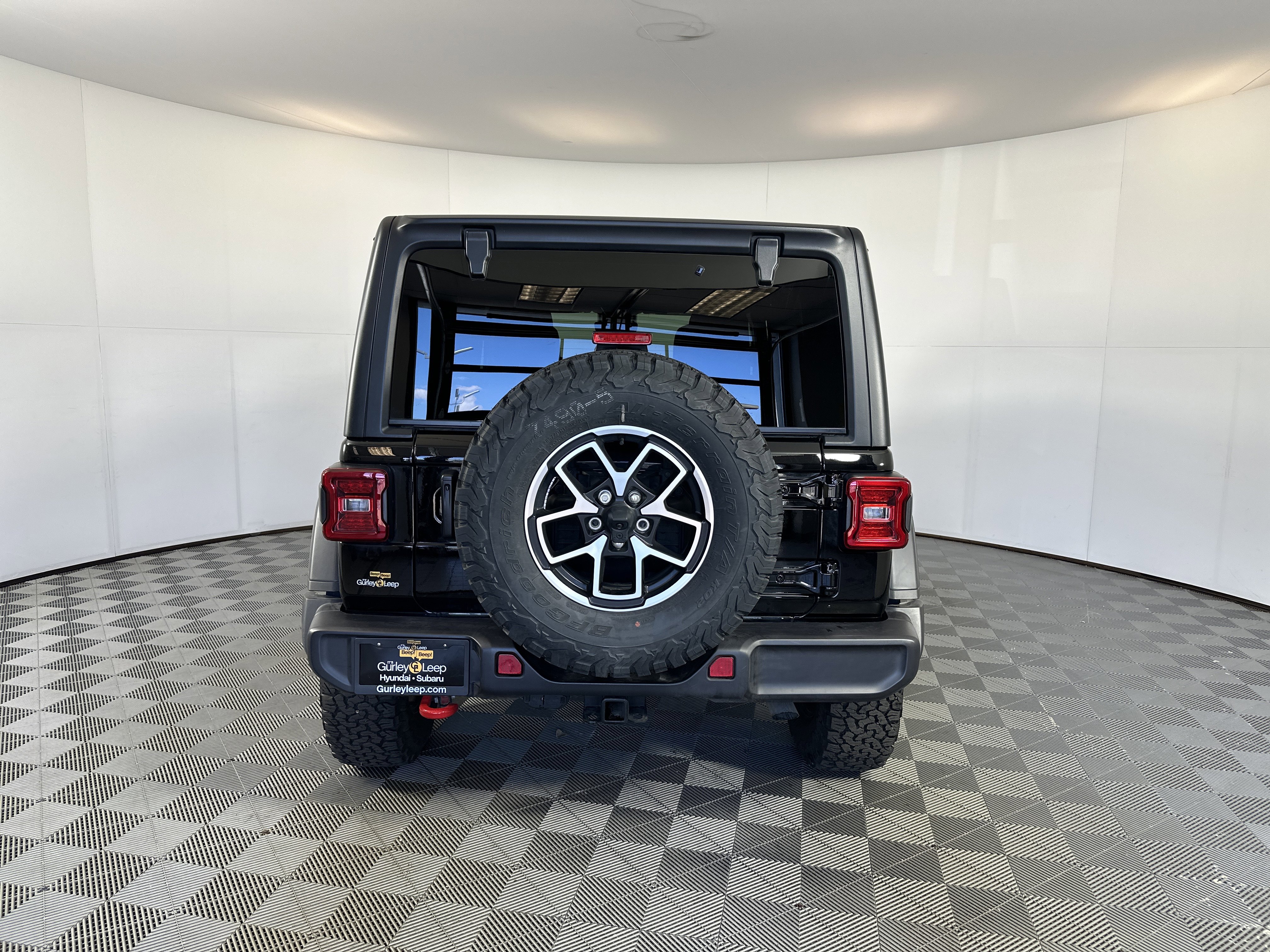 Used 2024 Jeep Wrangler Unlimited Rubicon w/ Technology Group image 9