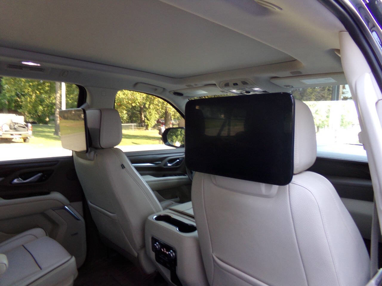 Used 2021 GMC Yukon XL Denali w/ Denali Premium Package image 22