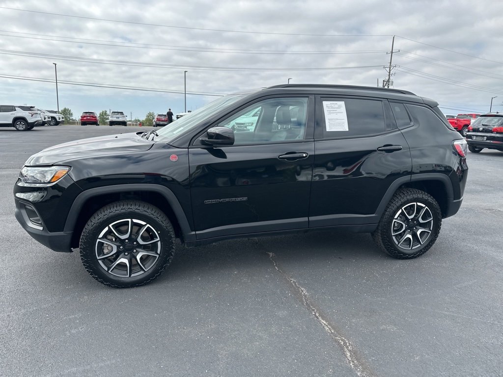 Used 2024 Jeep Compass Trailhawk image 4