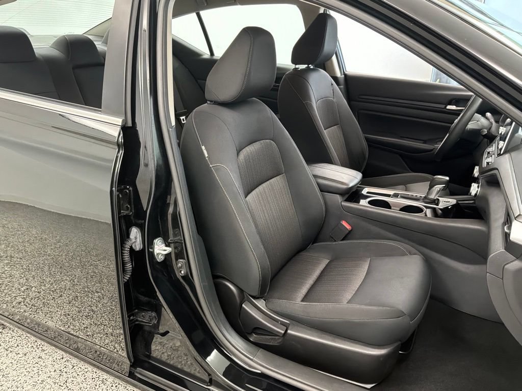 Used 2024 Nissan Altima 2.5 SV FWD image 36