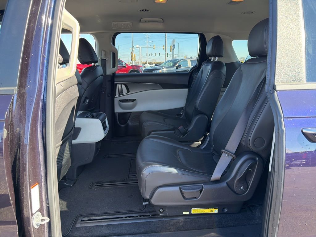 Used 2024 Kia Carnival LX image 24