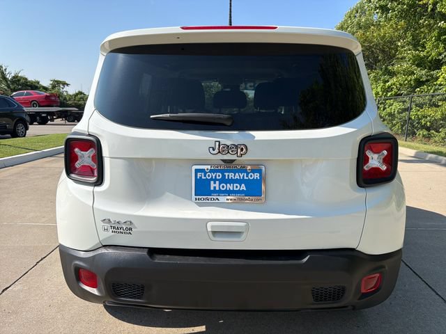 Used 2023 Jeep Renegade Latitude AWD/4WD image 4