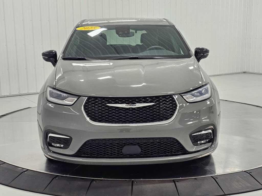 Used 2025 Chrysler Pacifica Select FWD image 8