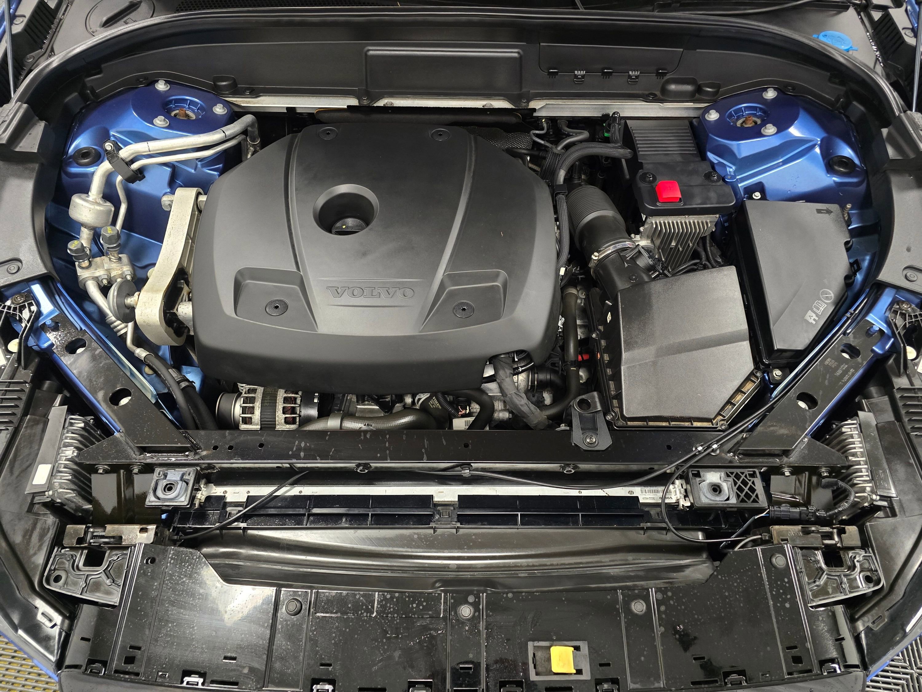 Used 2021 Volvo XC60 T5 R-Design w/ Protection Package Premier image 10