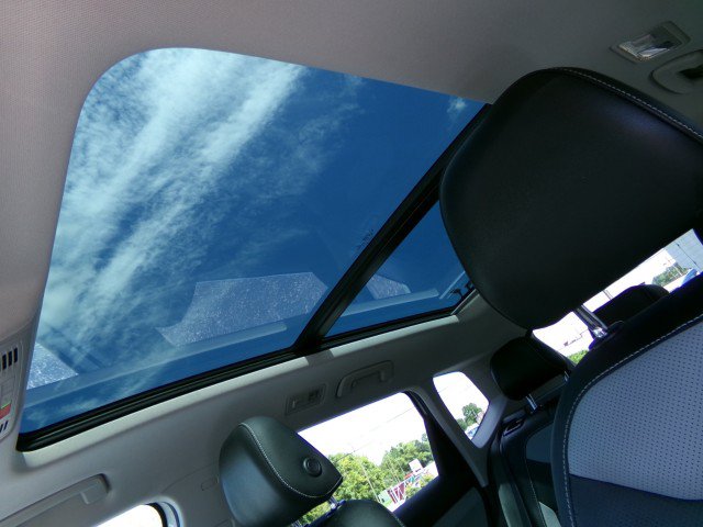 Used 2022 Volkswagen Taos SEL w/ Panoramic Sunroof Package FWD image 18